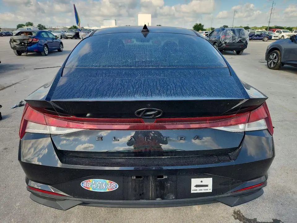 2021 HYUNDAI ELANTRA SE  