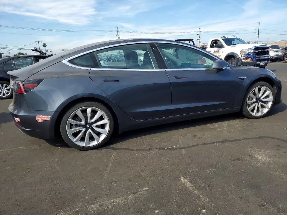 2018 TESLA MODEL 3   