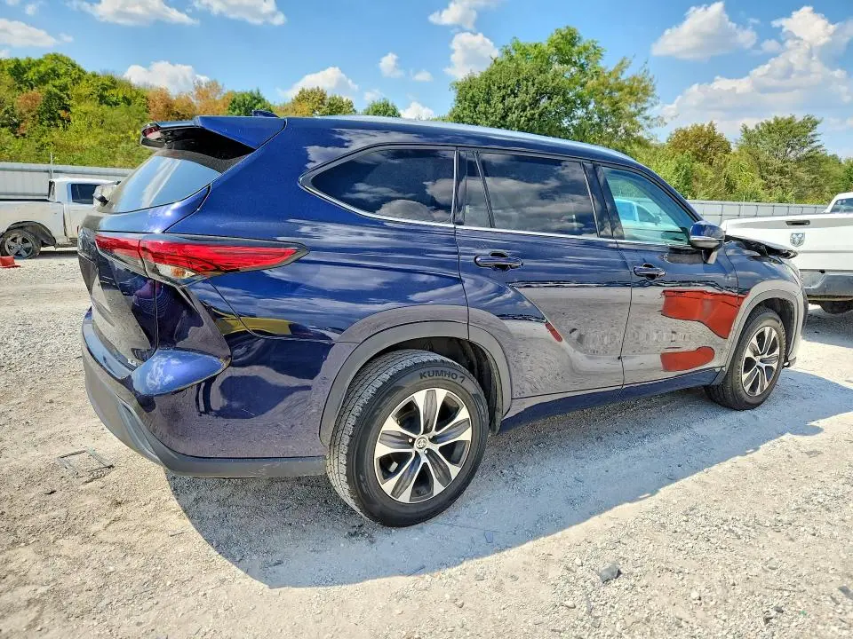 2021 TOYOTA HIGHLANDER XLE  