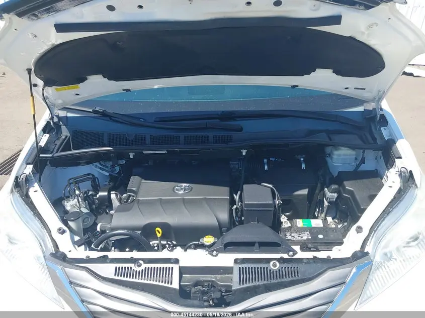 2012 TOYOTA SIENNA XLE V6 8 PASSENGER