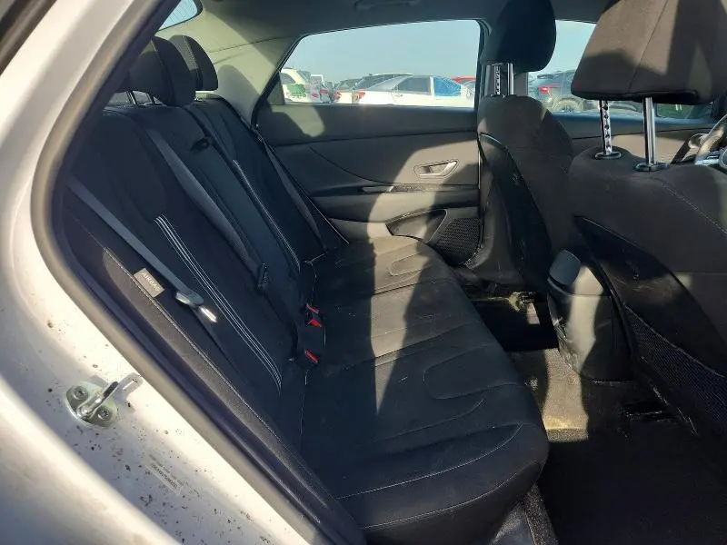 2025 HYUNDAI ELANTRA SEL  