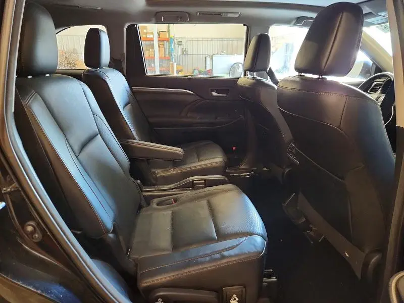 2017 TOYOTA HIGHLANDER LIMITED PLATINUM  