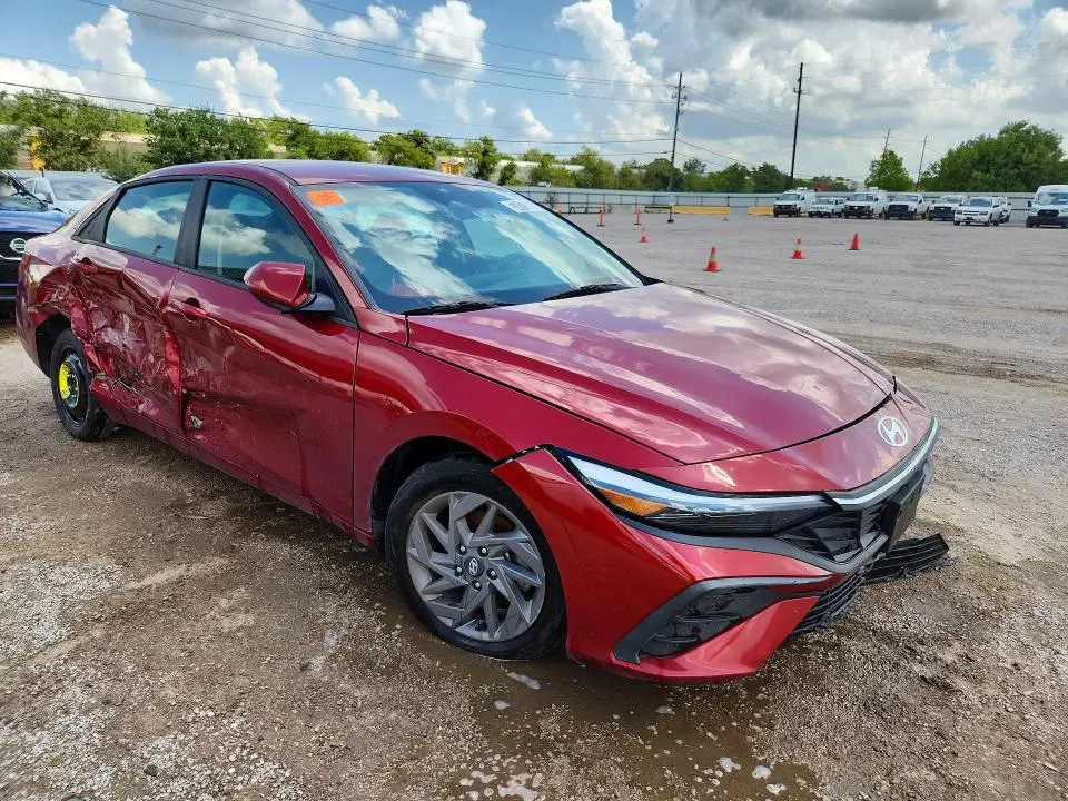2024 HYUNDAI ELANTRA SEL  