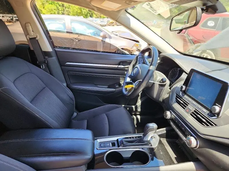 2021 NISSAN ALTIMA SV  