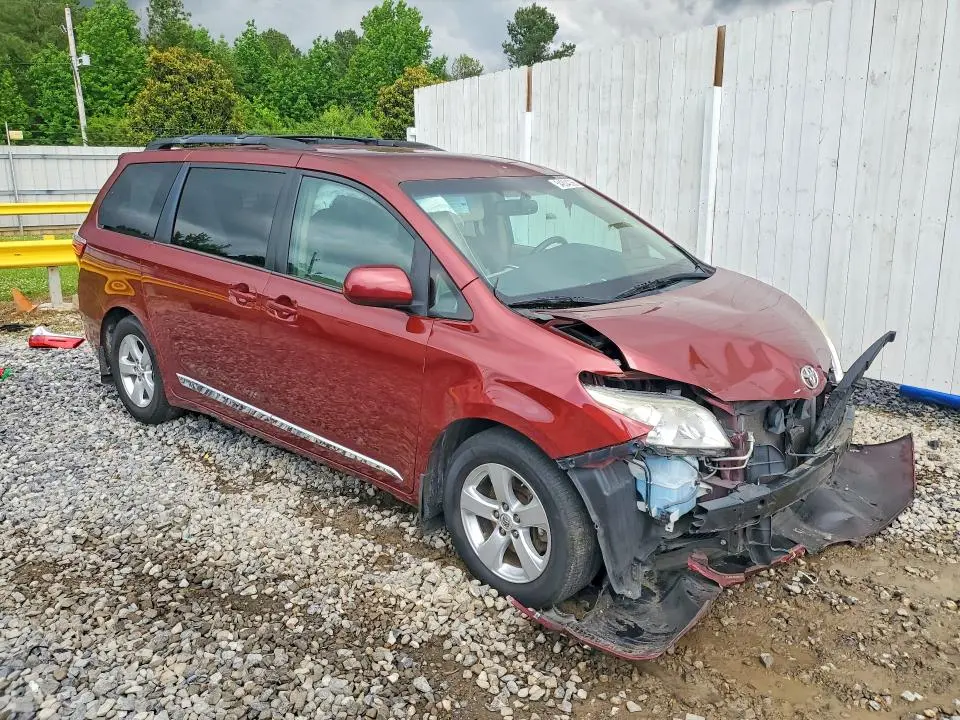 2016 TOYOTA SIENNA LE  