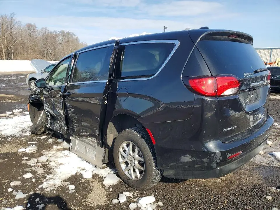 2023 CHRYSLER VOYAGER LX  