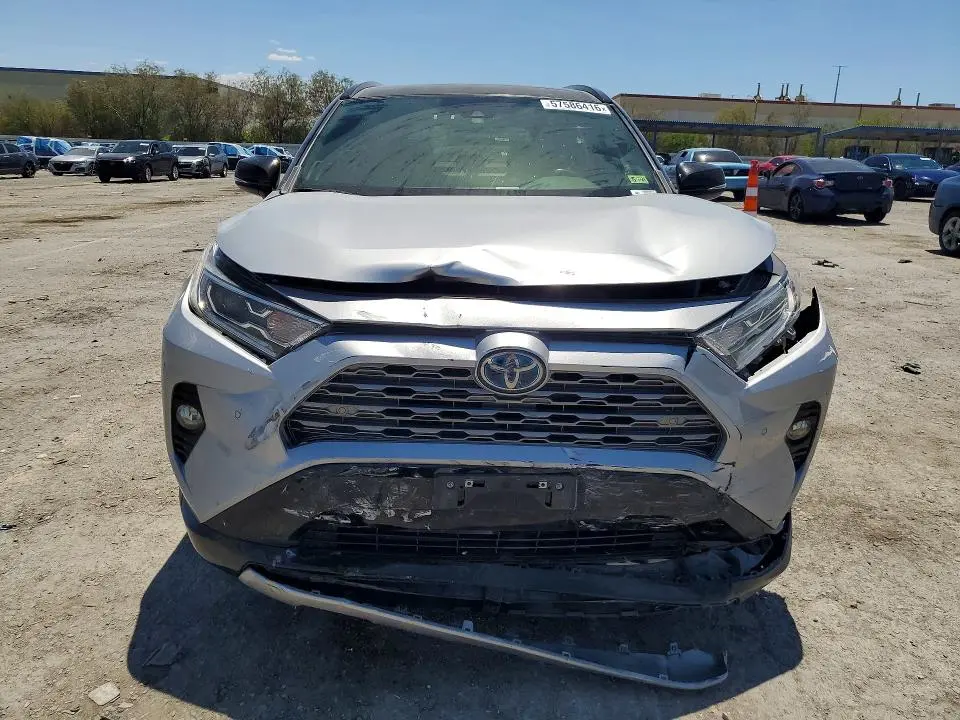 2020 TOYOTA RAV4 XSE  