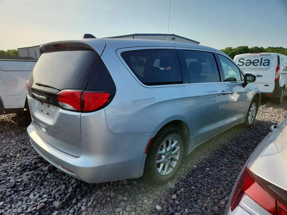 2023 CHRYSLER VOYAGER LX  