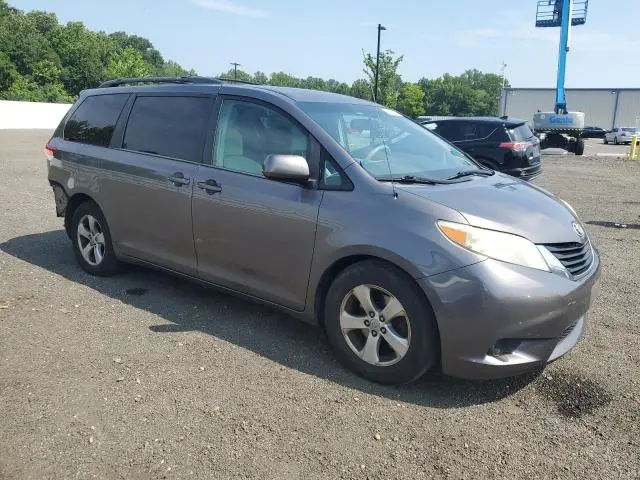 2013 TOYOTA SIENNA LE  