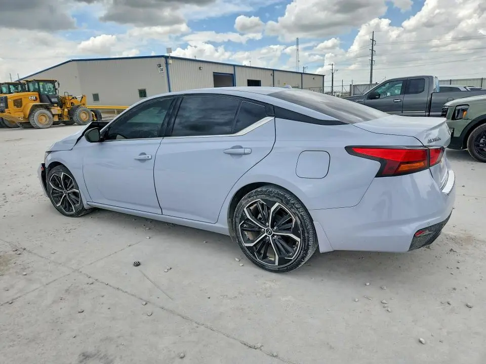 2023 NISSAN ALTIMA SR  