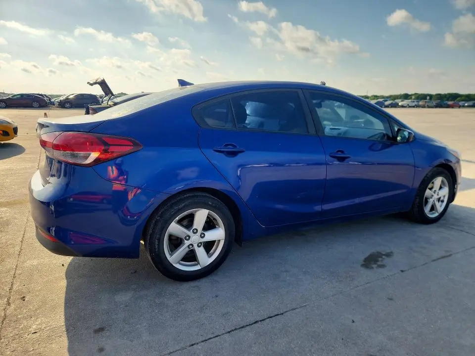 2017 KIA FORTE LX  