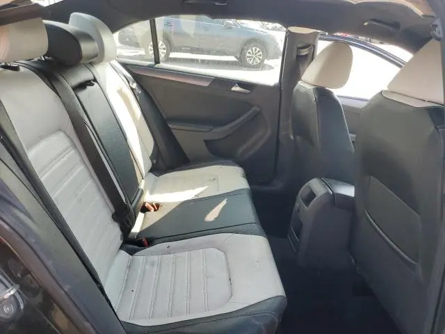 2016 VOLKSWAGEN JETTA SPORT  
