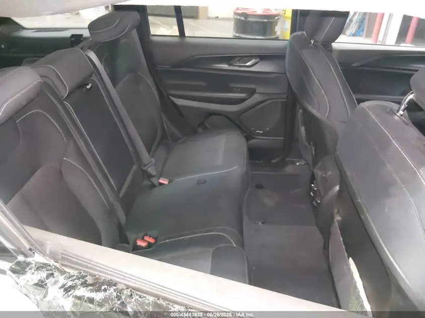 2024 JEEP GRAND CHEROKEE LAREDO X 4X2