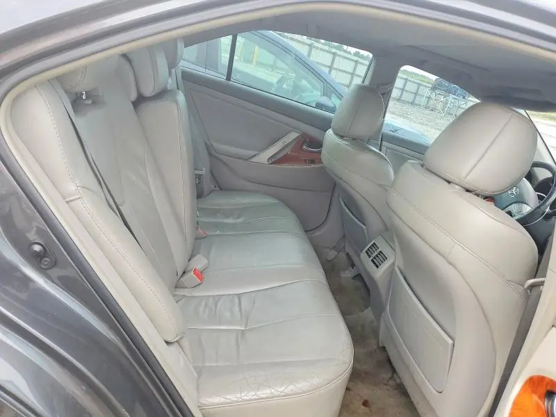 2010 TOYOTA CAMRY XLE V6  