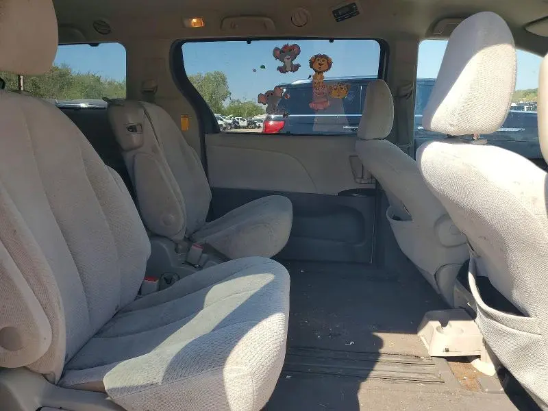 2014 TOYOTA SIENNA LE  