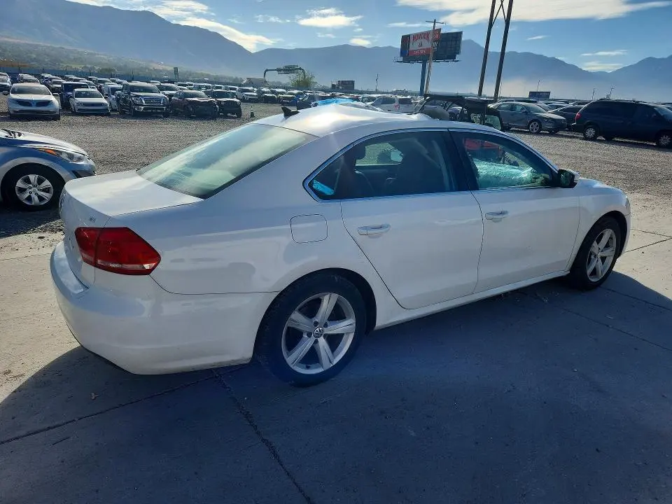 2013 VOLKSWAGEN PASSAT SE  
