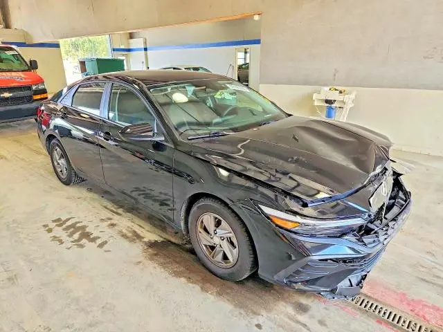 2024 HYUNDAI ELANTRA SE  