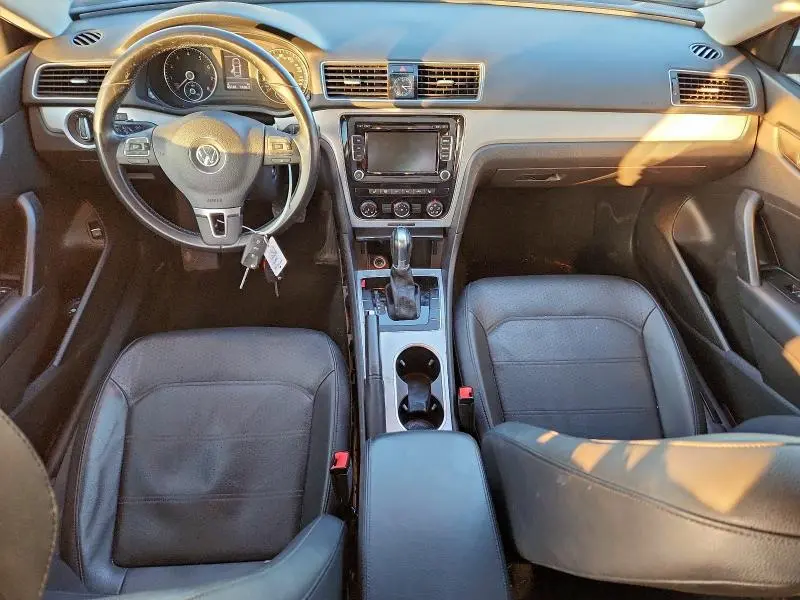 2013 VOLKSWAGEN PASSAT SE  