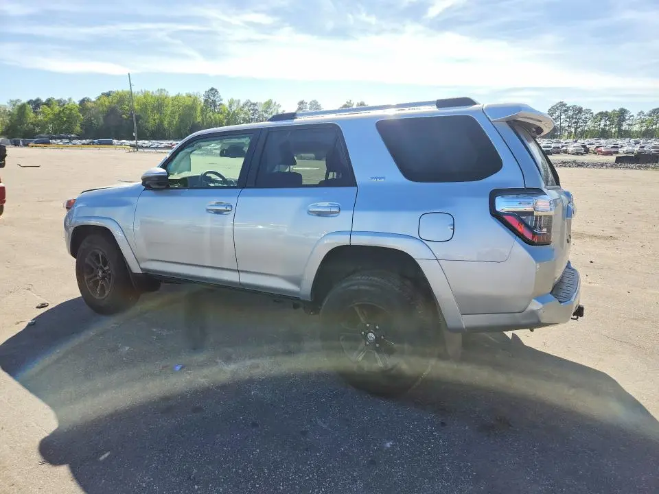 2024 TOYOTA 4RUNNER SR5  