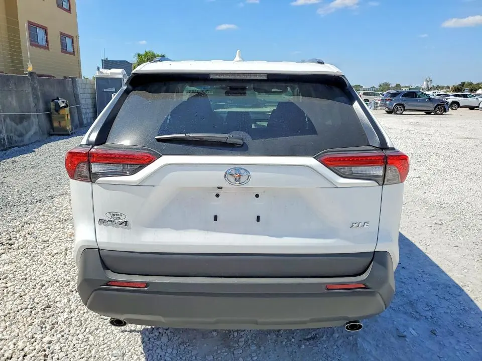 2025 TOYOTA RAV4 XLE  