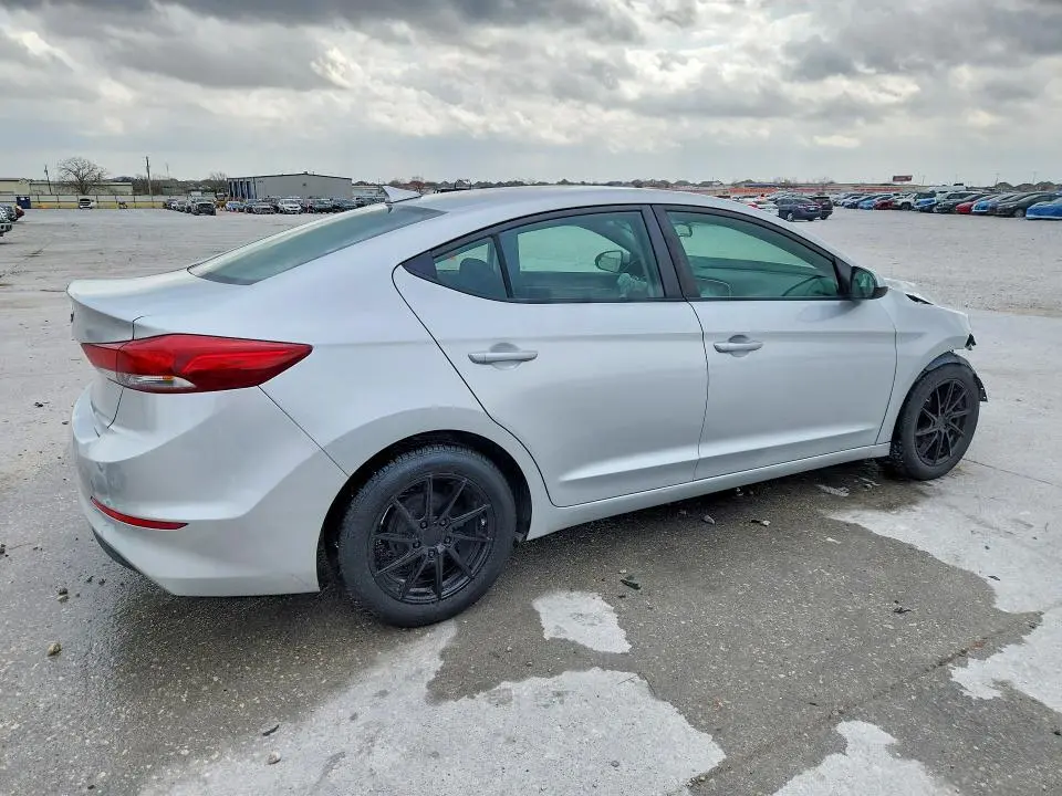 2018 HYUNDAI ELANTRA SE  