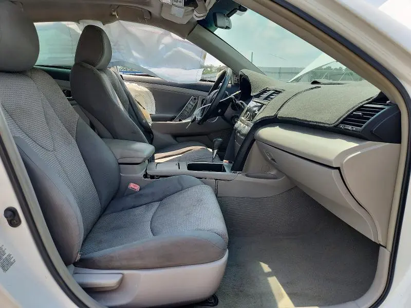 2011 TOYOTA CAMRY SE  