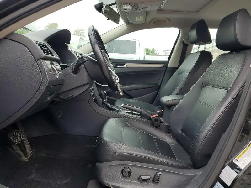 2015 VOLKSWAGEN PASSAT SE  