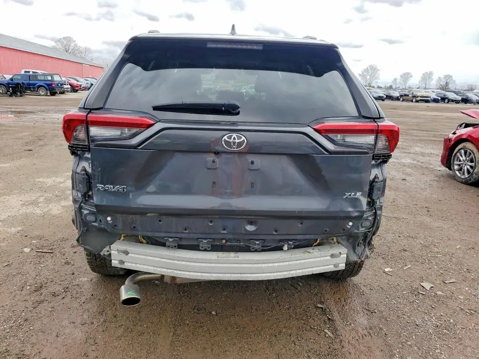 2020 TOYOTA RAV4 XLE  
