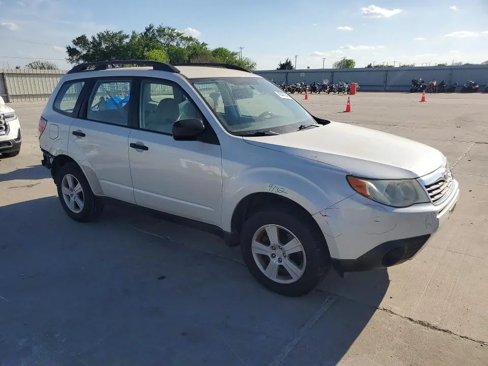 2010 SUBARU FORESTER XS  