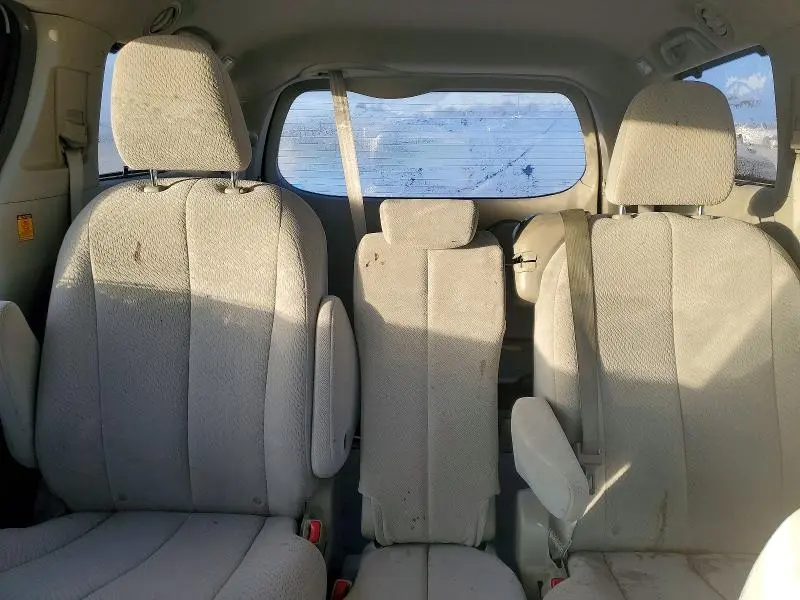 2011 TOYOTA SIENNA LE  