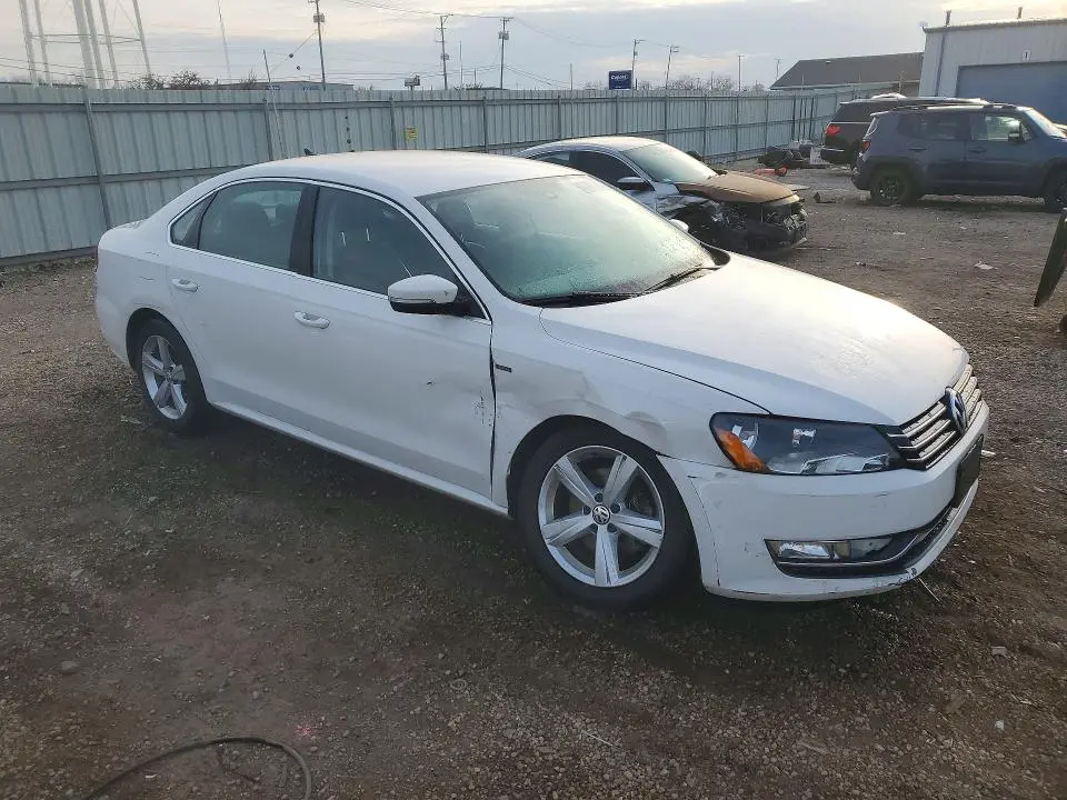 2015 VOLKSWAGEN PASSAT S  