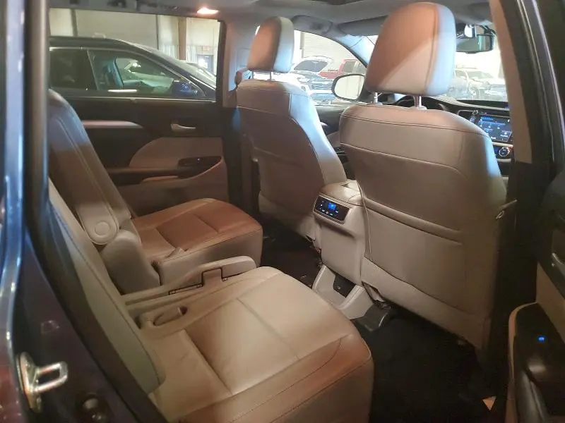 2016 TOYOTA HIGHLANDER XLE  