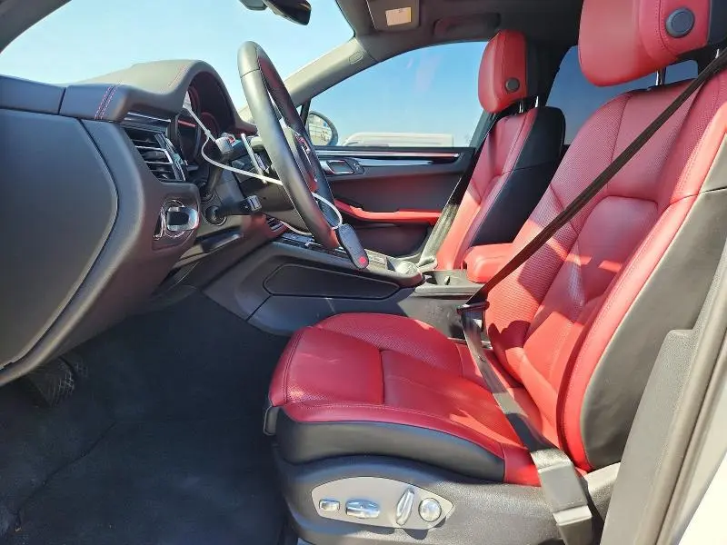 2024 PORSCHE MACAN S  