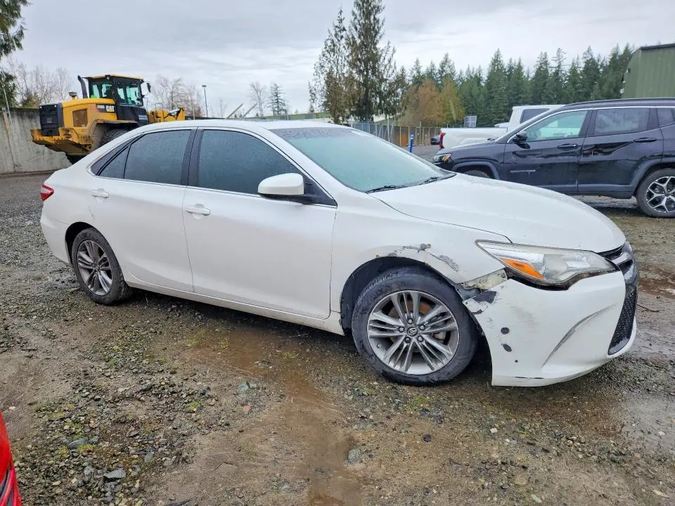 2016 TOYOTA CAMRY SE  