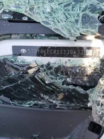 2025 TOYOTA SIENNA XLE  
