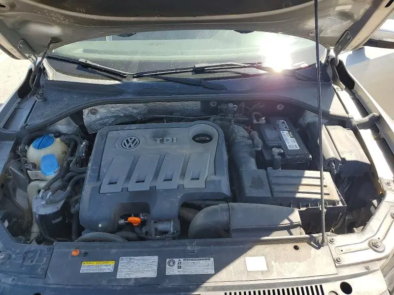 2013 VOLKSWAGEN PASSAT   