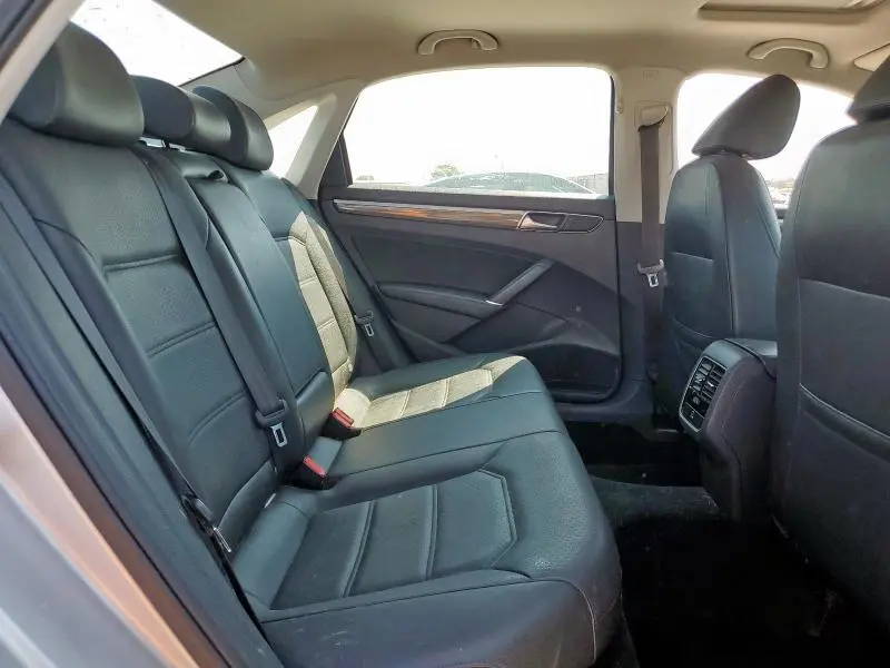 2017 VOLKSWAGEN PASSAT SE  