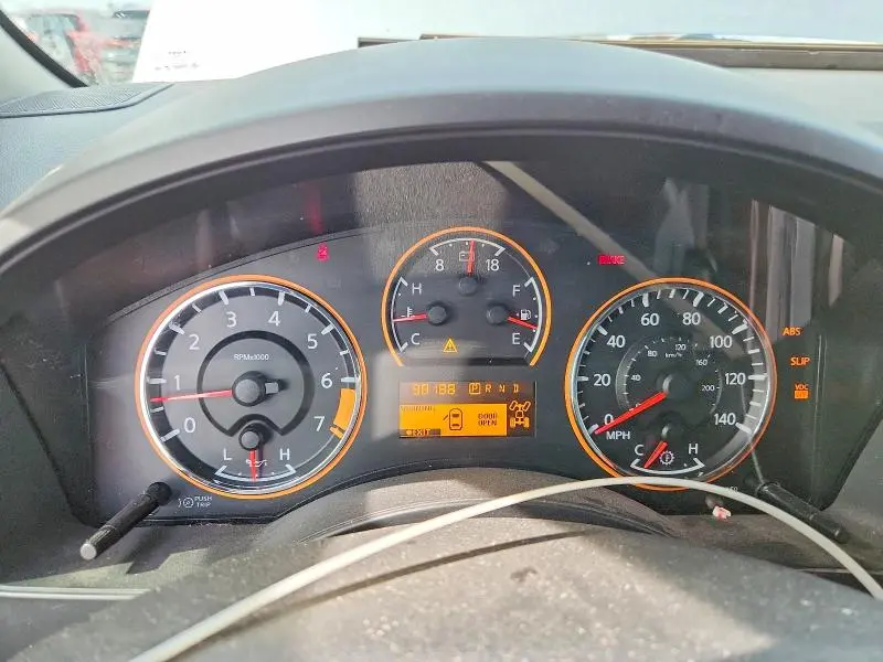 2011 NISSAN TITAN SV  