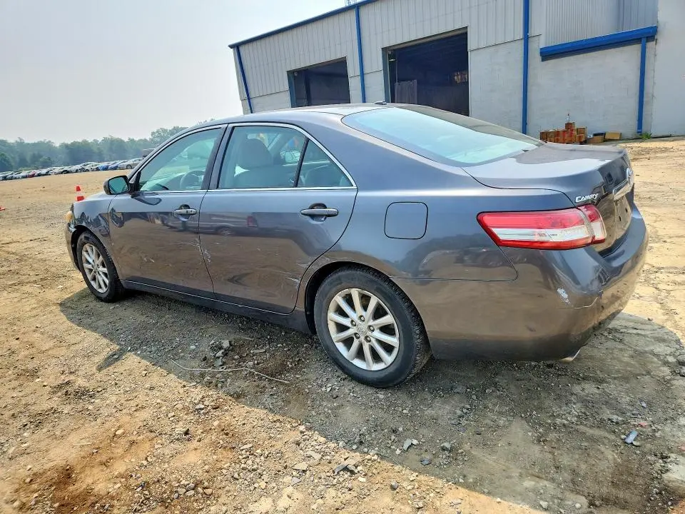2011 TOYOTA CAMRY XLE V6  