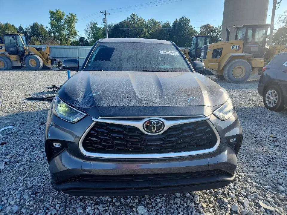 2021 TOYOTA HIGHLANDER LE  