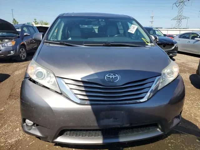 2017 TOYOTA SIENNA XLE  