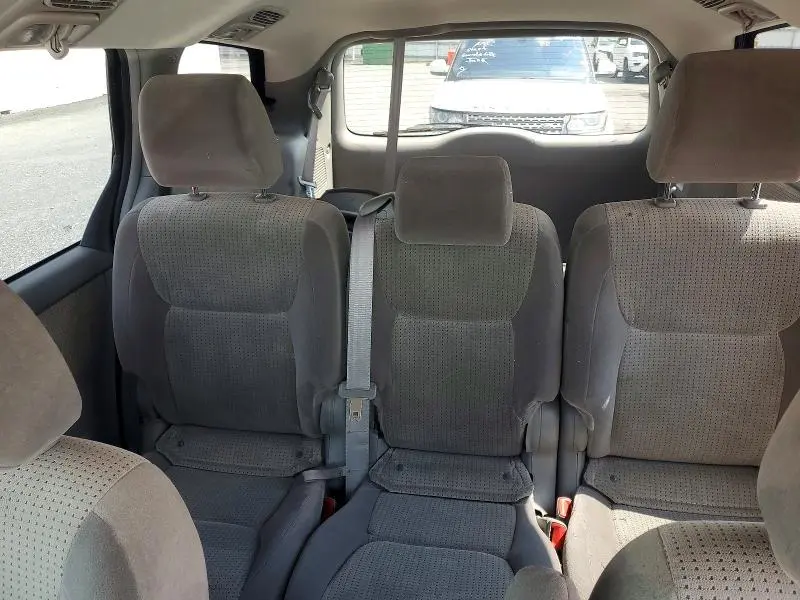 2010 TOYOTA SIENNA LE 8-PASSENGER  