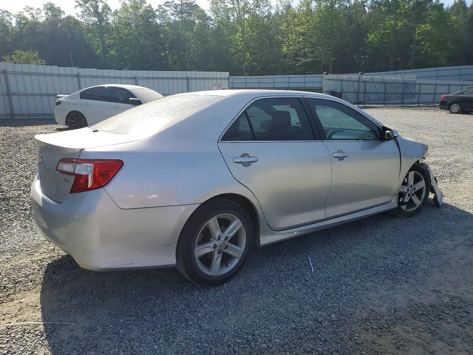 2014 TOYOTA CAMRY SE  