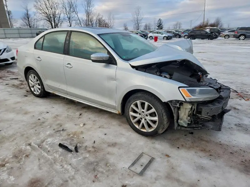 2011 VOLKSWAGEN JETTA SE  