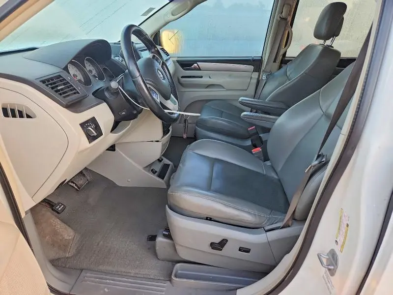 2011 VOLKSWAGEN ROUTAN SE  