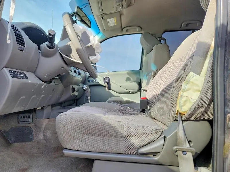 2013 NISSAN FRONTIER S  