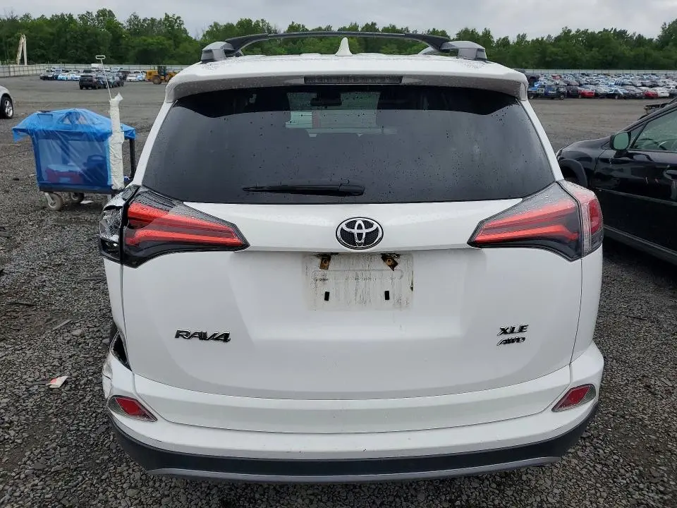 2018 TOYOTA RAV4 XLE  