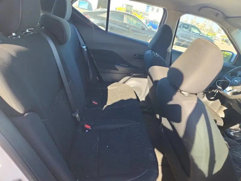 2021 NISSAN KICKS S  