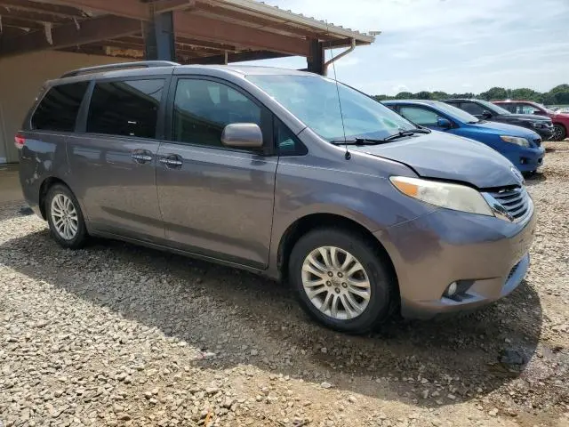 2014 TOYOTA SIENNA XLE  