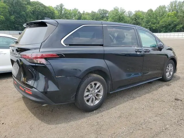 2022 TOYOTA SIENNA LE  
